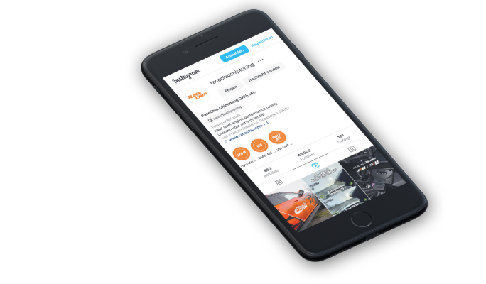 Smartphone con la app de Instagram abierta mostrando el perfil oficial de RaceChip.