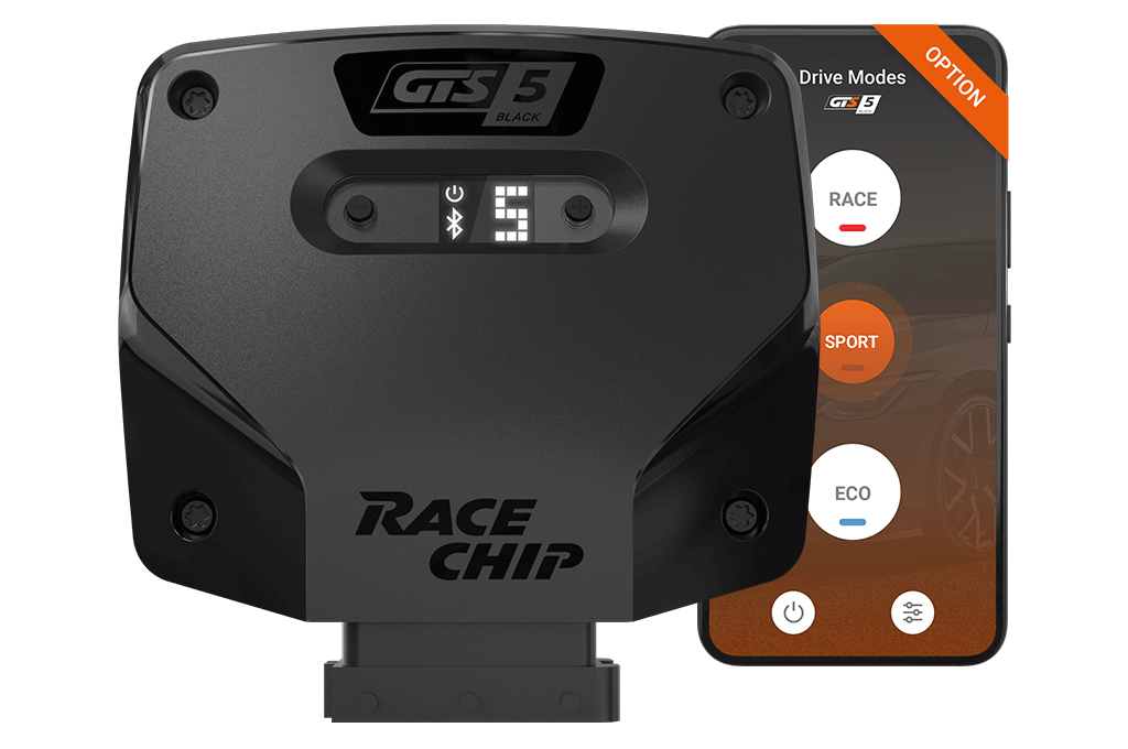 Unidad de control RaceChip GTS 5 Black junto a un smartphone con la app opcional que muestra los modos de conducción RACE, SPORT y ECO.