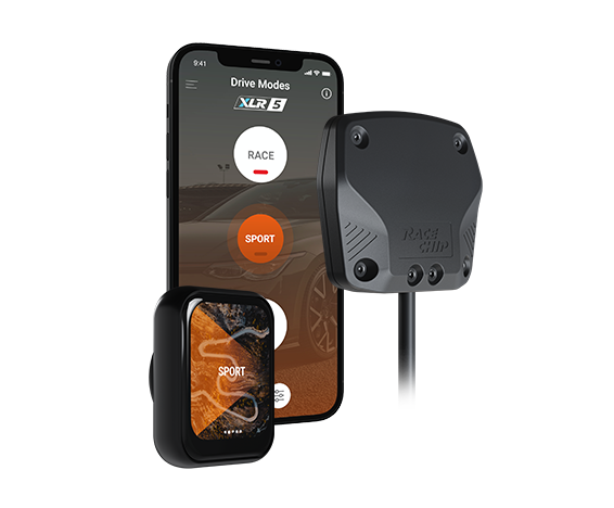 Unidad de control RaceChip XLR 5 con smartphone y unidad de control. La app muestra los modos de conducción RACE, SPORT y ECO, SPORT está activo.